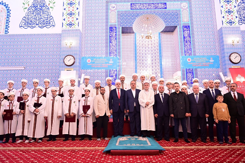 Valimiz Yakup Canbolat, Efeler İlçe Müftülüğü ’nün Yavuz Sultan Selim Camii’nde Düzenlediği Hafızlık İcazet Programı’na Katıldı