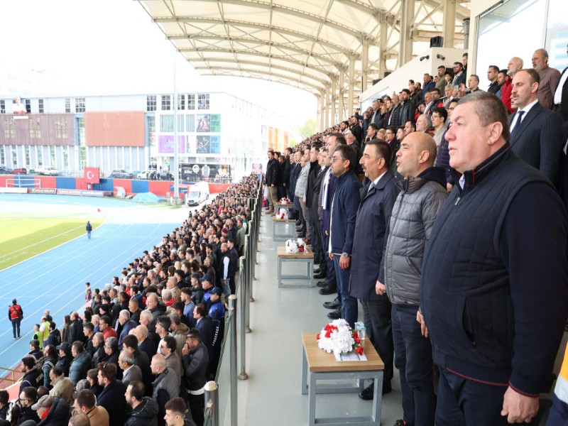 Vali Osman Hacıbektaşoğlu, Zonguldak Spor  - Kahramanmaraş İstiklalspor Karşılaşmasını Tribünden Takip Etti