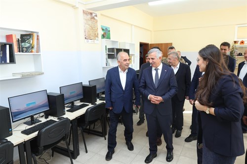 Vali Ünlüer, Kavlaklı Mesleki Eğitim Merkezini Ziyaret Etti