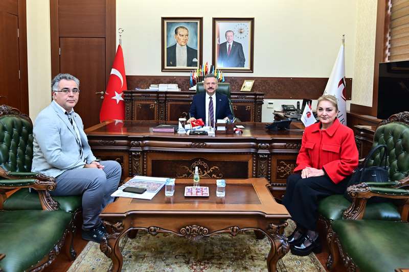 Eskişehir Büyükşehir Belediyesi Genel Sekreter Yardımcısı Av. Nergiz Abacı Valimiz Sayın Hüseyin Aksoy’u ziyaret etti.