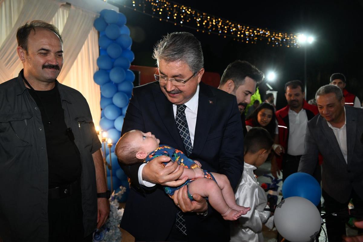 Vali Yılmaz, Hatay Vakıflar Bölge Müdürlüğü Tarafından Düzenlenen Sünnet Merasiminde Çocuklarımız ve Aileleri ile Bir Araya Geldi