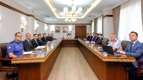 VALİ TÜLAY BAYDAR BİLGİHAN BAŞKANLIĞIINDA İL GÜVENLİK VE ASAYİŞ KOORDİNASYON TOPLANTISI GERÇEKLEŞTİRİLDİ