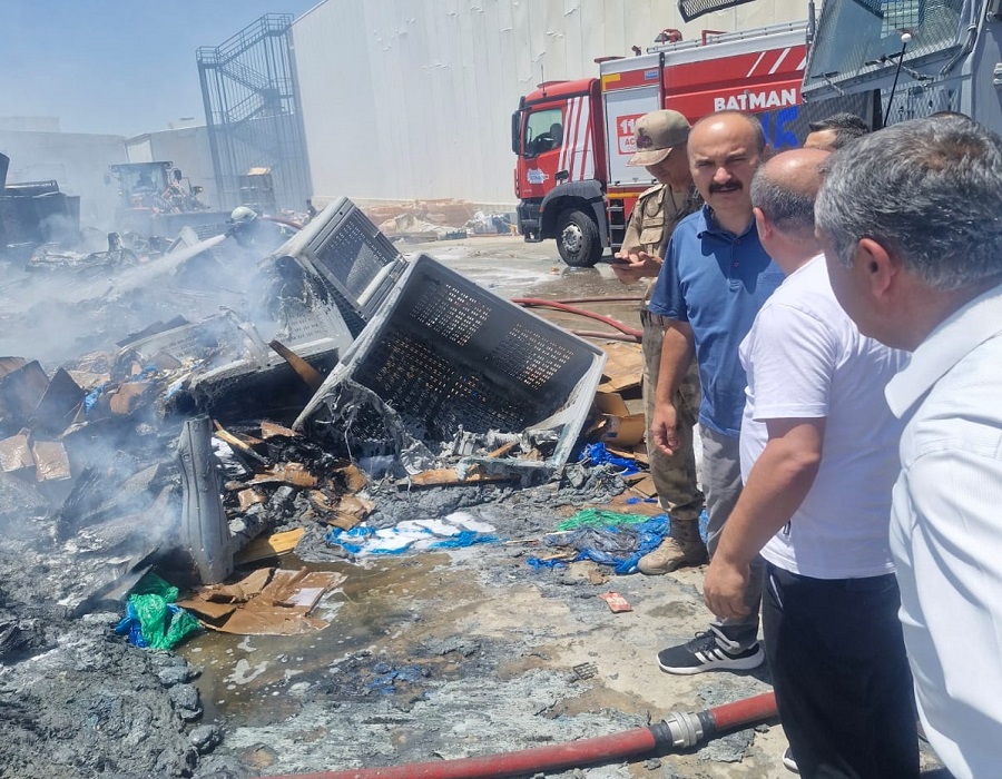 Batman Organize Sanayi Bölgesindeki Meyve Suyu Fabrikasında Yangın