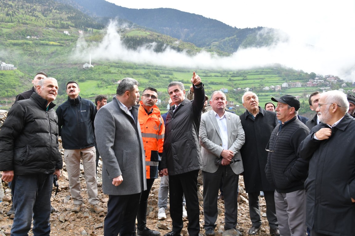 Heyelan Sonrasında Torul Kürtün Karayolu'nda Kontrollü Geçiş Başladı