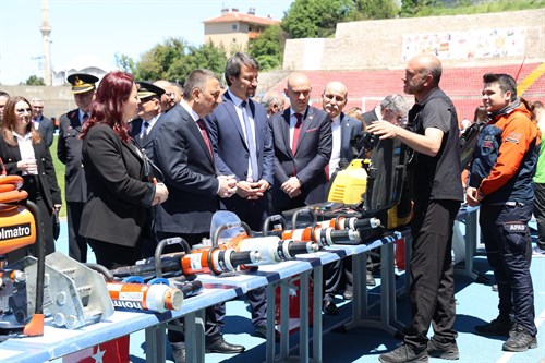 Vali Hacıbektaşoğlu 19 Mayıs Etkinlikleri Kapsamında Kurulan Stantları Ziyaret Etti