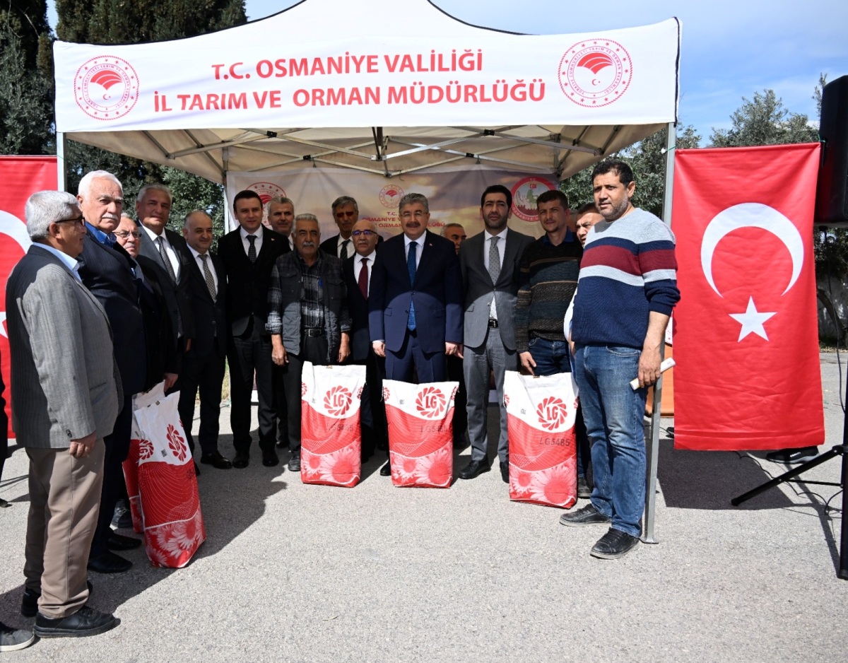 Tarım Arazilerinin Kullanımının Etkinleştirilmesi Projesi (TAKEP) Kapsamında 1000 Çiftçimize 500 Torba Yağlık Ayçiçeği Tohumluğu Dağıtıldı