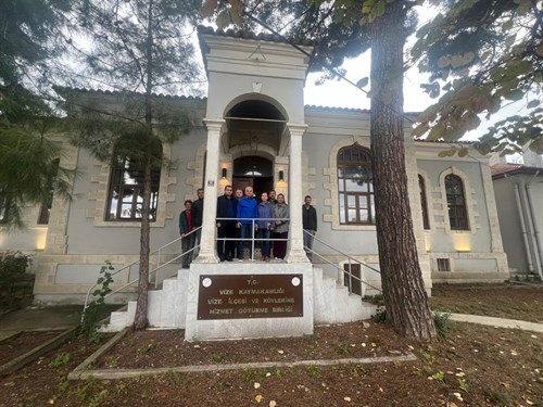 Vali Turan, Vize İlçe Halk Kütüphanesine ziyarette bulundu...