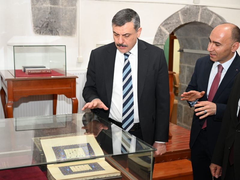 Vali Mustafa Çiftçi’den Erzurum Yazma Eser Kütüphanesi’ne Ziyaret