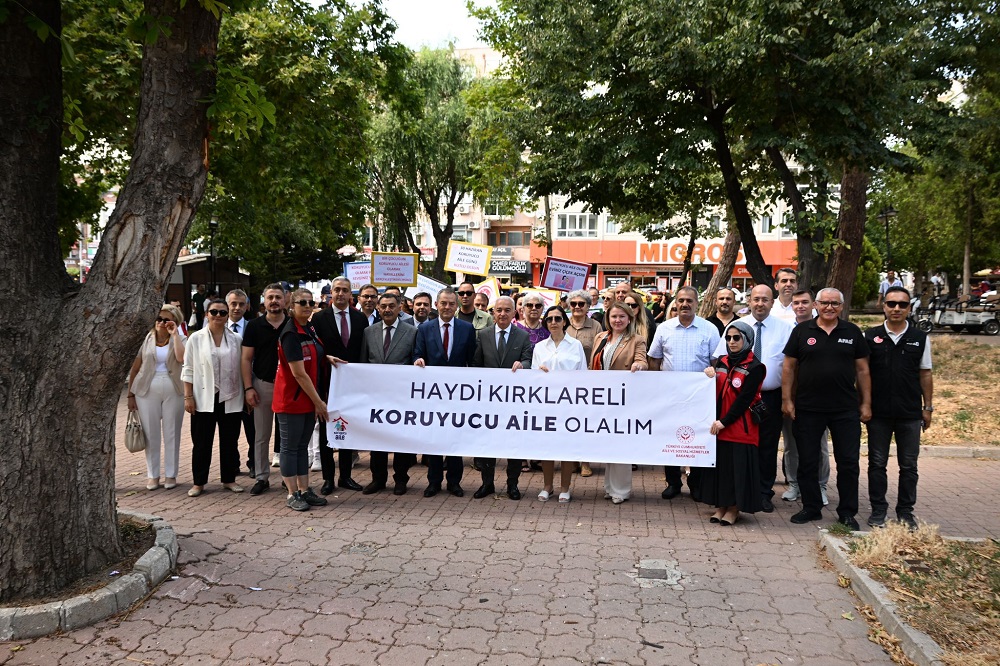 Vali Turan, Koruyucu Aile Günü etkinlikleri kapsamında düzenlenen yürüyüş ve şenlik programına katıldı…