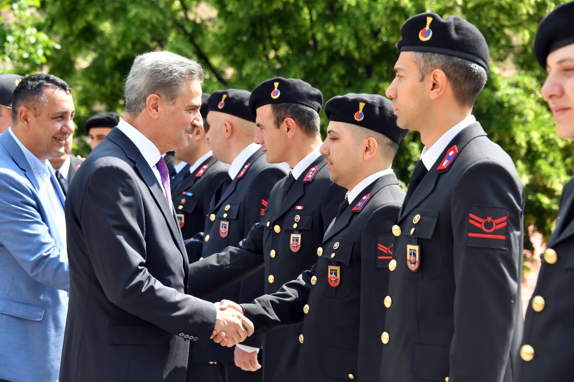 Valimiz Aydın Baruş Kurban Bayramı'nda Görev Yapan Personeli Ziyaret Ederek Bayramlarını Tebrik Etti