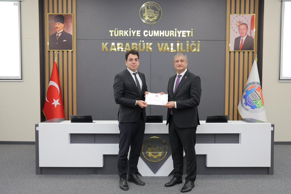 Valimiz Sayın Mustafa Yavuz, Vatandaş Memnuniyetini Artırma ve Ölçme Projesi Kapsamında Başarılı Personelleri Ödüllendirdi.