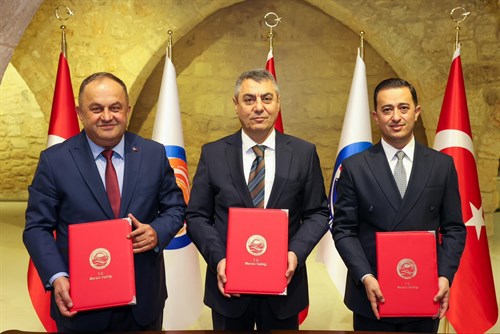 VALİMİZ SAYIN ATİLLA TOROS’UN HİMAYELERİNDE, TOROS DEVLET HASTANESİNE YAPILACAK OLAN SAĞLIK HİZMET ALANI YAPIMINA İLİŞKİN PROTOKOL İMZALANDI