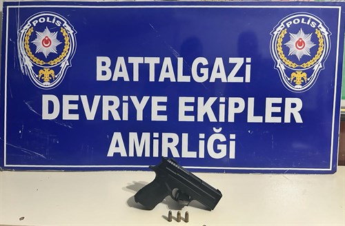 Yakalanan Firari Şahıs Üzerinde Ruhsatsız Tabanca Ele Geçirildi