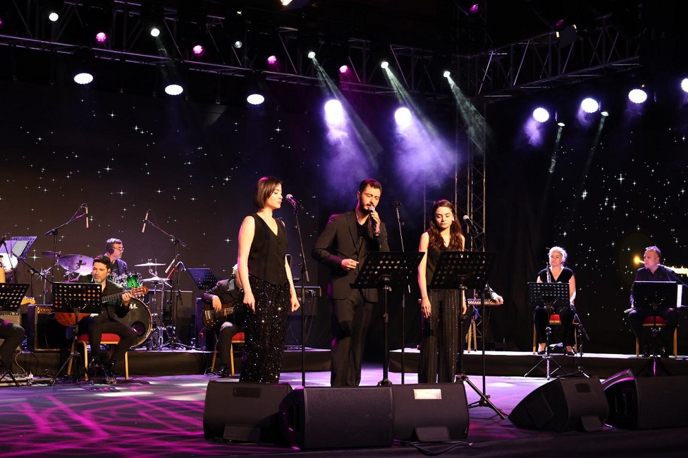 Modern Folk Topluluğundan Müzik Ziyafeti