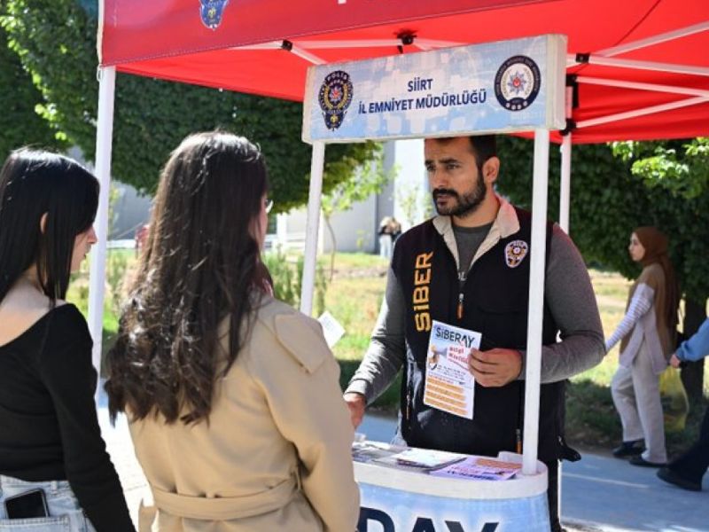 Siirt’te Polis, Üniversite Öğrencilerini Bilgilendirdi