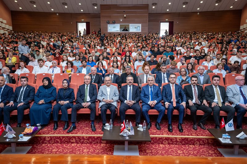 Valimiz Sayın Hüseyin Aksoy, Prof. Dr. İlber Ortaylı'nın konuşmacı olarak katıldığı “Türk Kültürü ve Yunus Emre” başlıklı söyleşiye katıldı