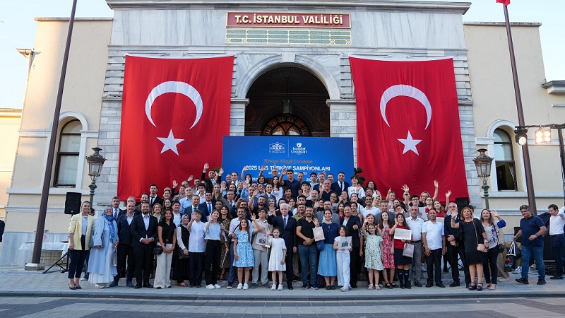 Vali Gül, LGS’den Tam Puan Alan Öğrencileri Tebrik Etti