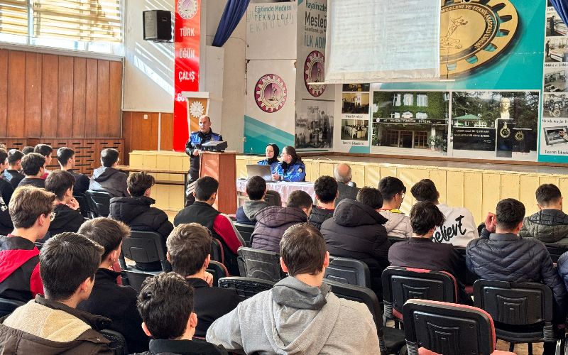 Afyonkarahisar Emniyet Müdürlüğü’nden Öğrencilere Bilgilendirme Faaliyeti Gerçekleştirildi