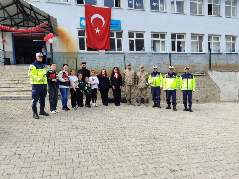 Şırnak’ta Öğrencilere "Trafik Dedektifleri Projesi" Anlatıldı