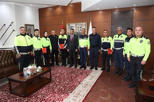 Trafik Haftasında Trafik Güvenliğinin Sağlanmasında Üstün Gayreti Görülen Emniyet ve Jandarma Personeli, Başarı Belgesi ile Ödüllendirildi