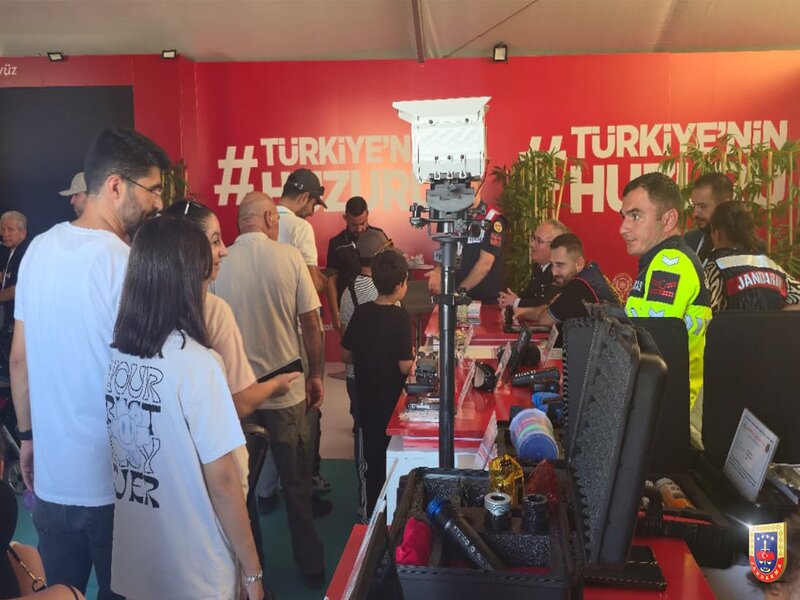 Güvenli Gelecek İçin Bilimle El Ele: Konya Bilim Festivali’nde Jandarma Standına Vatandaşlardan Yoğun İlgi Gösterildi