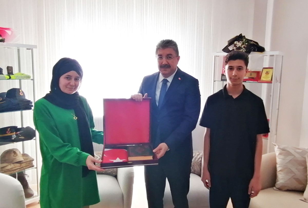 Vali Dr. Erdinç Yılmaz, Şehidimiz Jandarma Astsubay Kıdemli Başçavuş Mustafa Yaşar’ın Ailesini Ziyaret Etti