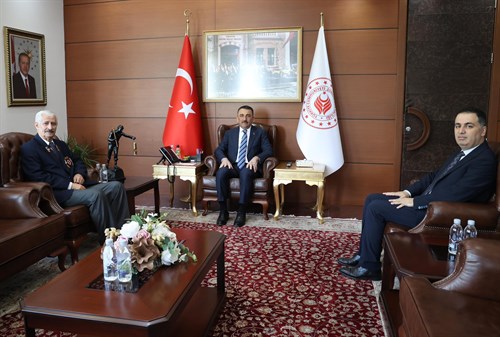 Vali Osman Hacıbektaşoğlu, Türkiye Muharip Gaziler Derneği Zonguldak Şube Başkanı Necmettin Çantaş’ı Kabul Etti