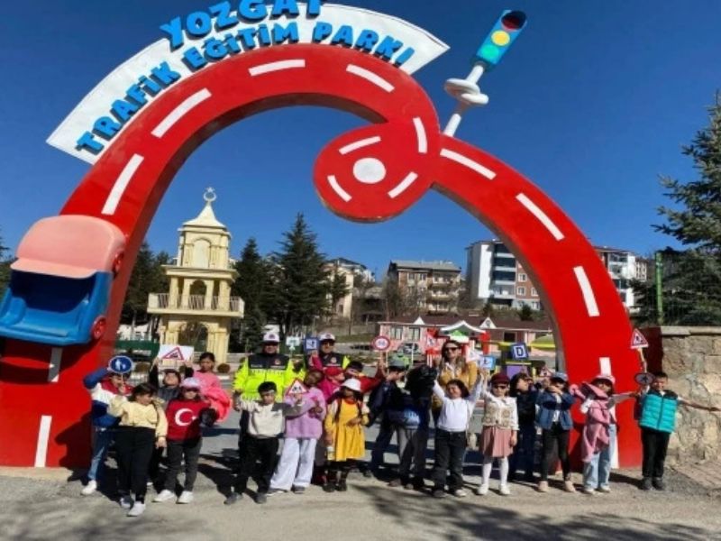 Yozgat İl Jandarma Komutanlığı Ekipleri Tarafından Öğrencilere Uygulamalı Trafik Eğitimi Verildi