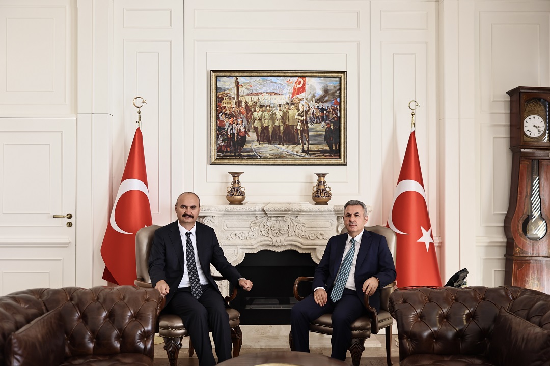 Valimiz Ekrem Canalp, İzmir Valisi Süleyman Elban’ı Ziyaret Etti