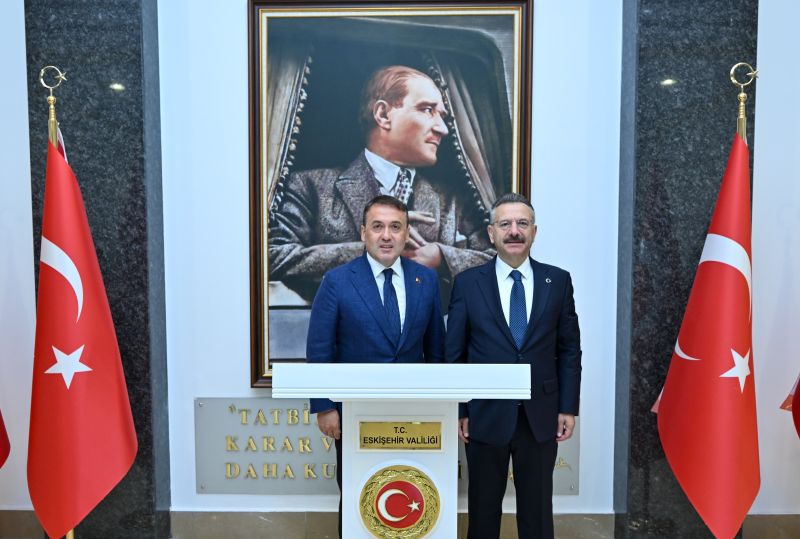 Bilecik Valisi Sayın Faik Oktay Sözer Valimiz Sayın Hüseyin Aksoy'u ziyaret etti.