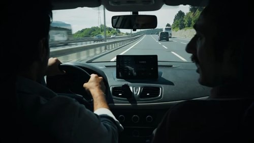 Lütfen trafik kurallarına harfiyen uyalım.