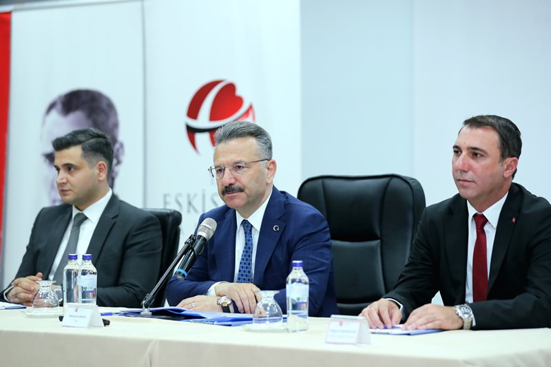 Valimiz Sayın Hüseyin Aksoy, çeşitli programlara katılmak üzere Beylikova İlçesini ziyaret etti.