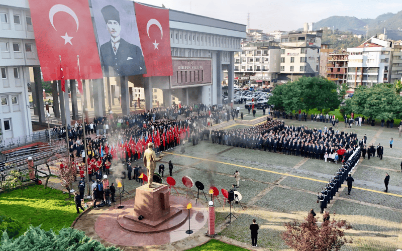 10 Kasım Atatürk'ü Anma Günü Programına Katılım Yoğun Oldu