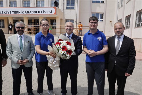 Vali Köşger, "2025 Aile Yılı ve Anneler Günü" Konulu Programa Katıldı