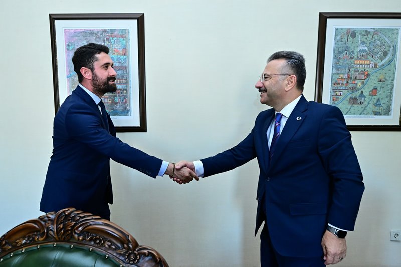 9. Bölge Eskişehir Eczacı Odası Başkanı olarak seçilen Ecz. Mustafa Çelik ve Yönetim Kurulu Üyeleri, Valimiz Sayın Hüseyin Aksoy’u ziyaret etti