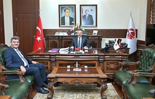 Eskişehir Rumeli Sanayici ve İş İnsanları Derneği (ERİAD) Başkanı Rüştü Şentuna Valimiz Sayın Hüseyin Aksoy’u ziyaret etti.