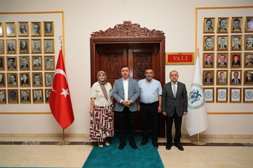 Sayın Valimiz, Erzincanlı hemşehrimiz Sn. Harun Yurt'a Teşekkür Belgesi takdim etti
