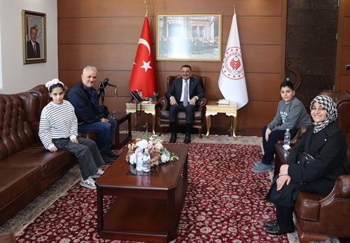 Vali Osman Hacıbektaşoğlu, Erdem Yılmaz ve Ailesini Valilik Makamında Misafir Etti