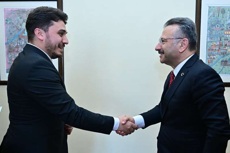 Genç MÜSİAD Eskişehir Şube Başkanı İsmail Hakkı Satır ve Yönetim Kurulu Üyesi Seda Kale Valimiz Sayın Hüseyin Aksoy’u ziyaret etti.