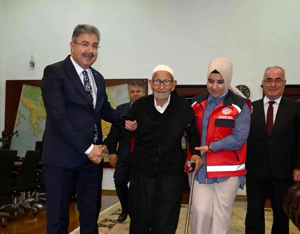 Kore Gazimiz Mehmet Topçu Vali Yılmaz’ı Makamında Ziyaret Etti
