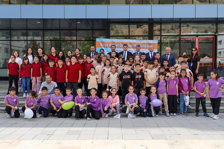 Vali Vekilimiz Sayın İsmail Erdoğan “Bilge Artvin: Doğanın Mühendisliği Bilim Şenliği”ne Katıldı