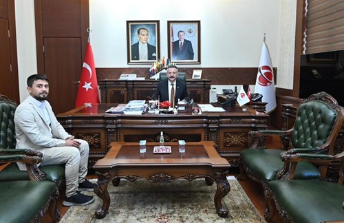İzmir Selçuk ilçesinde Din Hizmetleri Uzmanı olarak görev yapan Muhammed Çetinkaya Valimiz Sayın Hüseyin Aksoy'u ziyaret etti.