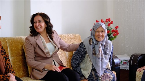 VALİ TÜLAY BAYDAR BİLGİHAN’DAN YAŞLILAR GÜNÜ ZİYARETİ