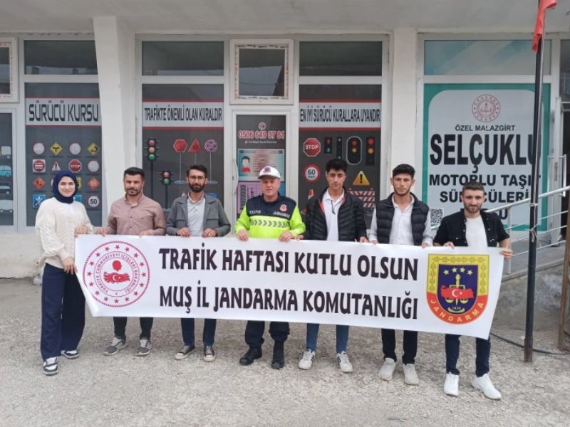 Trafik dersi Jandarmadan: Jandarma Trafikten Genç Sürücülere Eğitim