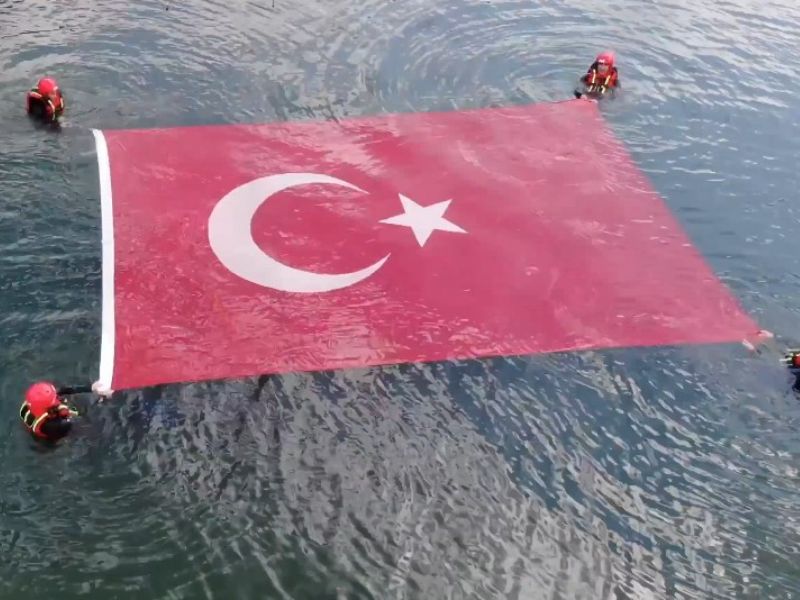 Jandarma 186’ncı Kuruluş Yıl Dönümü Kutlamaları Kapsamında Gölcük Tabiat Parkı’nda Türk Bayrağı Açtı