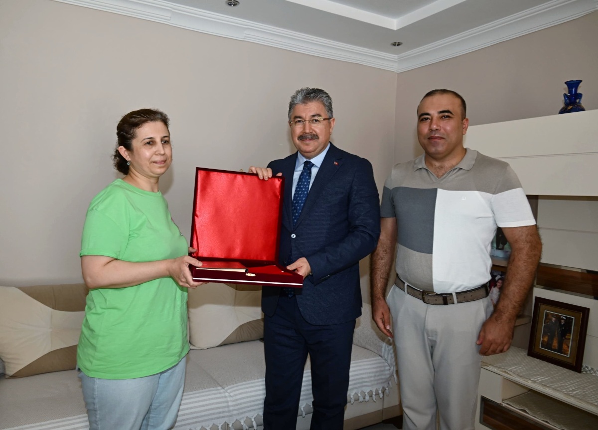 Vali Dr. Erdinç Yılmaz, Şehidimiz Jandarma Astsubay Üstçavuş Osman Cantürk Göl’ün Ailesini Ziyaret Etti
