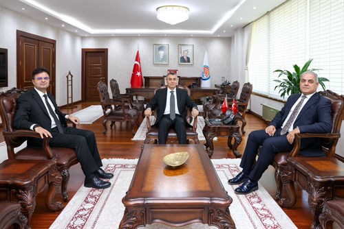 VALİMİZ SAYIN ATİLLA TOROS, ZİYARETİNE GELEN MERSİN CUMHURİYET BAŞSAVCISI AHMET ÇELİKKOL İLE GÖRÜŞTÜ