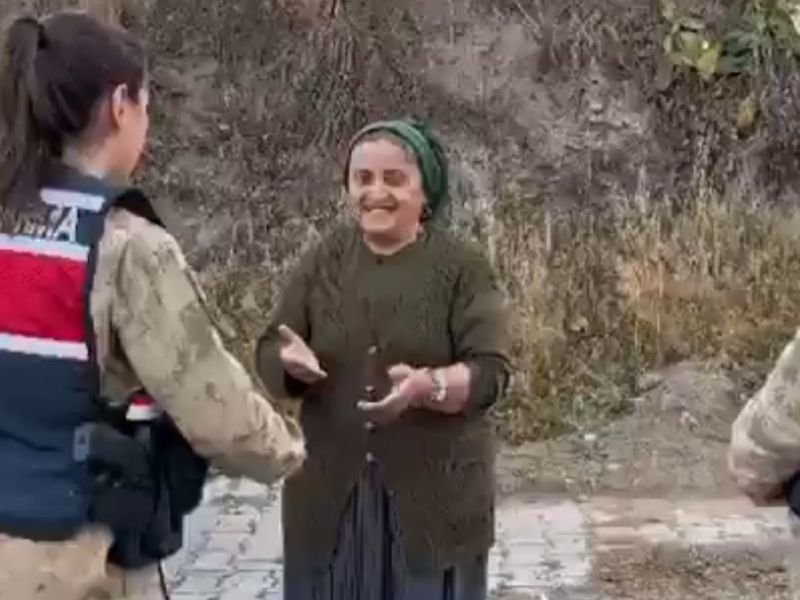 Ardahan İl Jandarma Komutanlığı Ekipleri Kıymetli Büyüklerimizin Yanında Olmaya, Gönüllerine Dokunmaya Devam Ediyor
