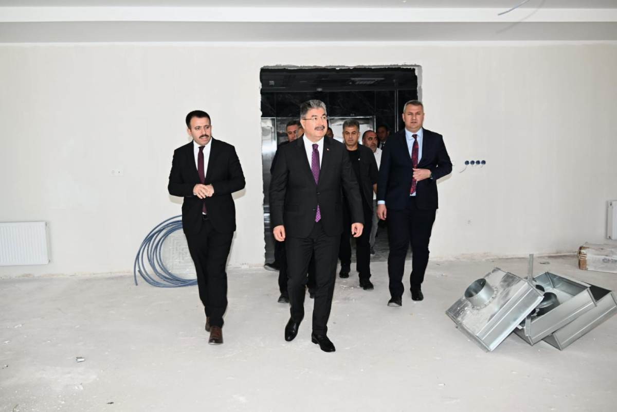 Vali Yılmaz, Yapımı Devam Eden Düziçi Hükümet Konağı İnşaatında İncelemelerde Bulundu