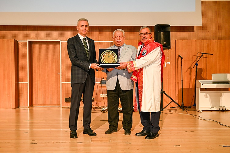 Vali ÇİÇEKLİ, Karamanoğlu Mehmetbey Üniversitesi (KMÜ), 2025-2026 Akademik Yılı Açılışına Katıldı